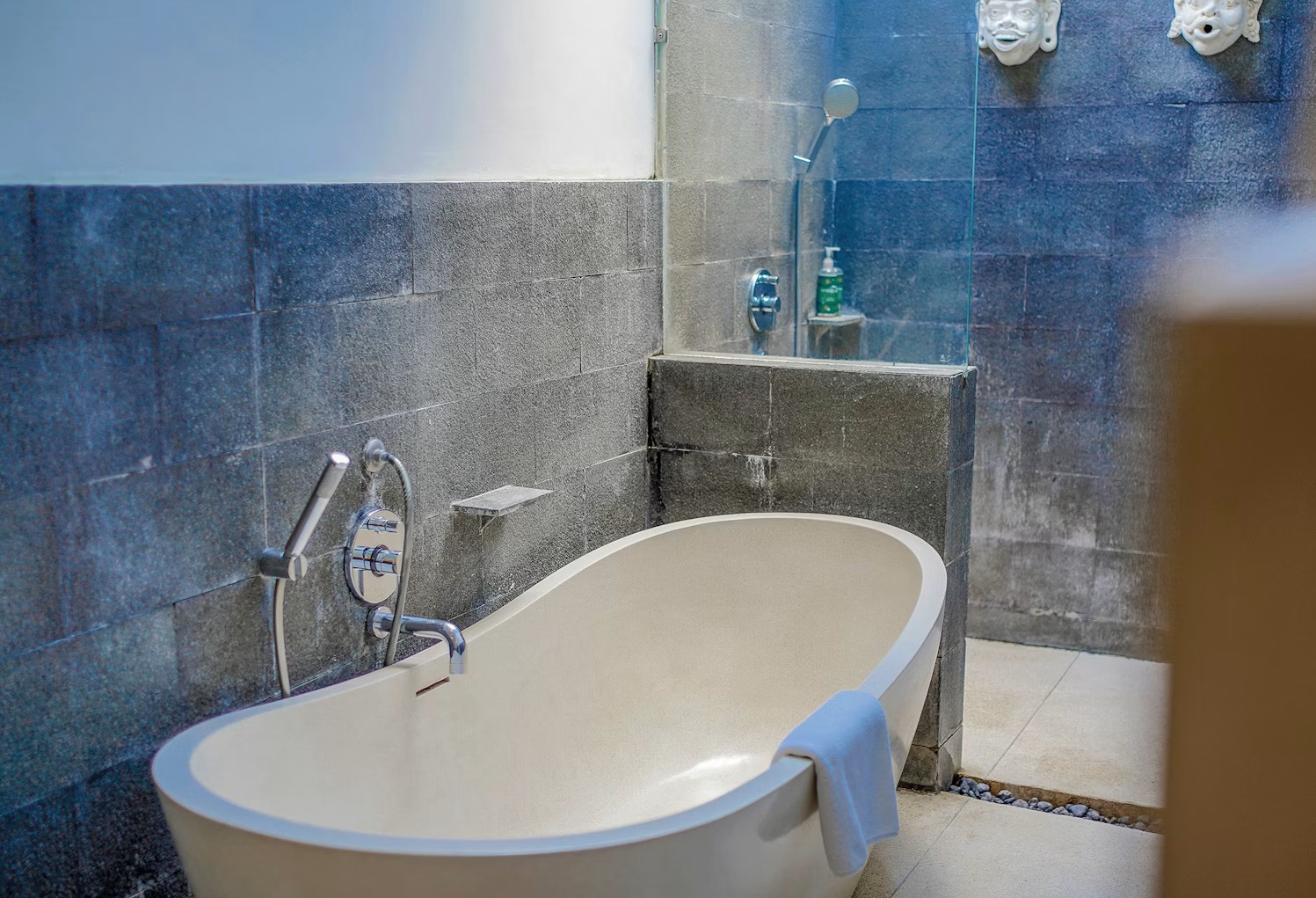 efce7b7b-887d-4b69-986f-954b96bdb77e